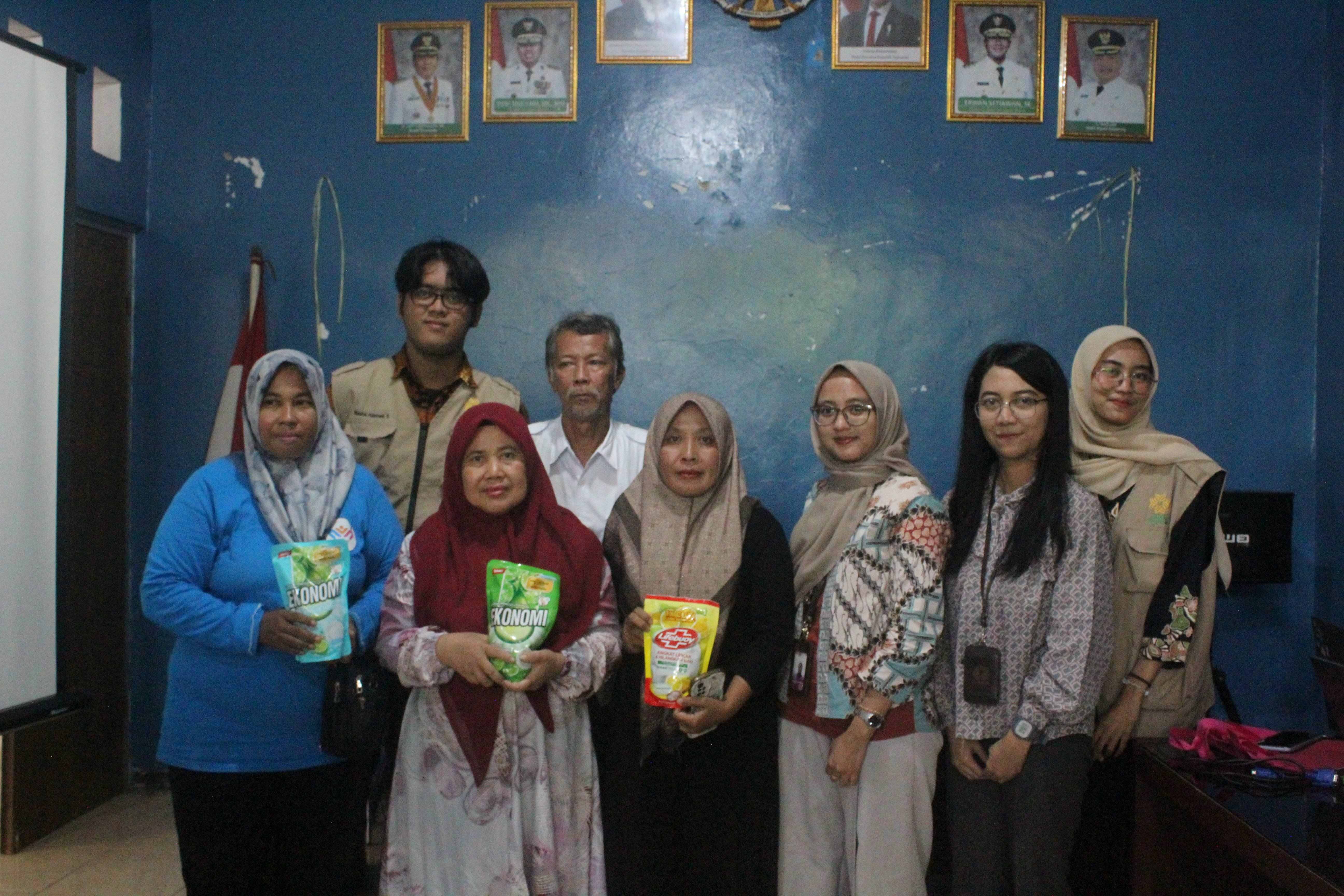 Mahasiswa KKN UNSIKA Desa Pulokalapa Dorong UMKM Go Digital Lewat Pelatihan dan Pendampingan Langsung